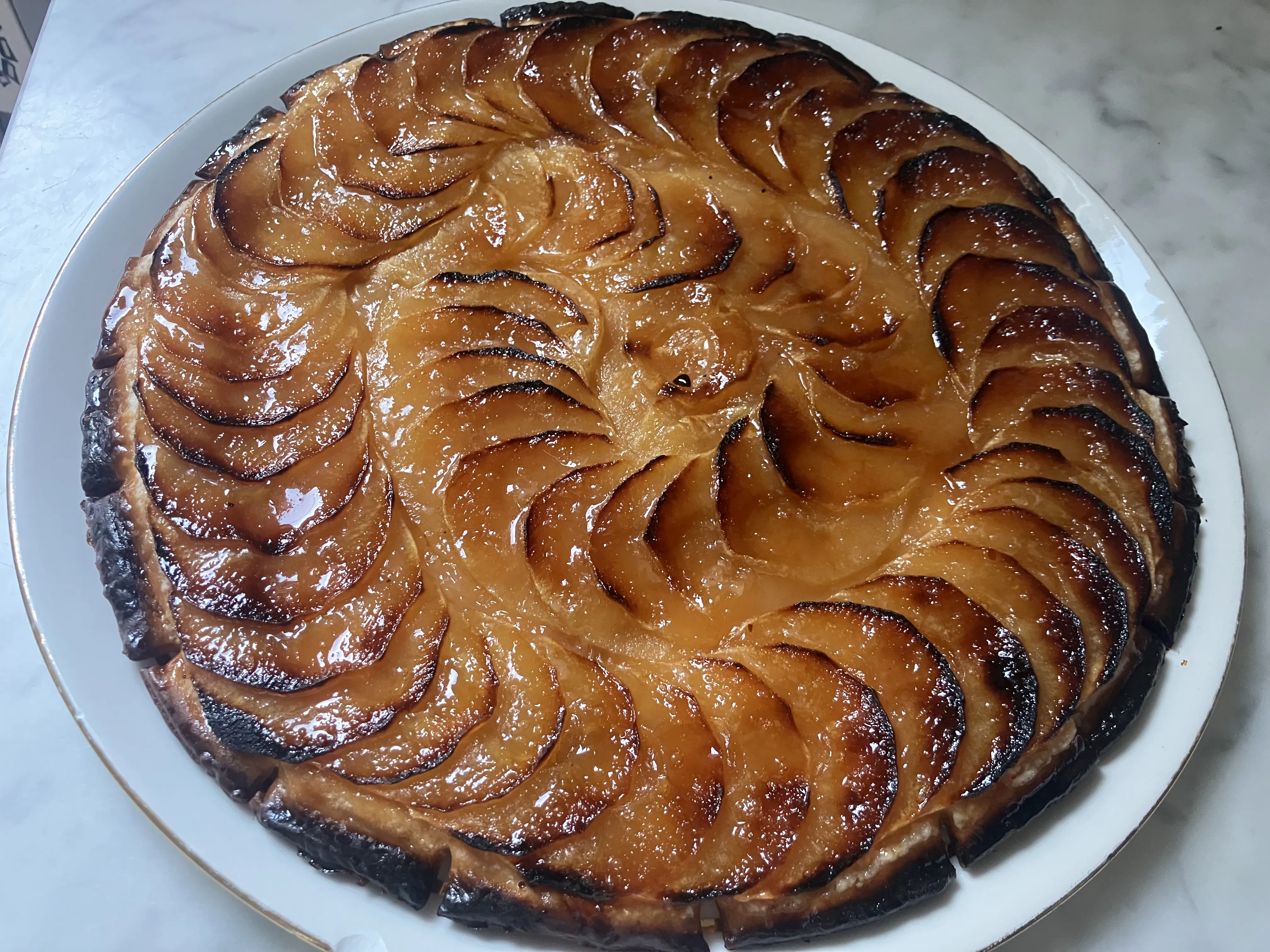 Tarte fine aux pommes caramélisées