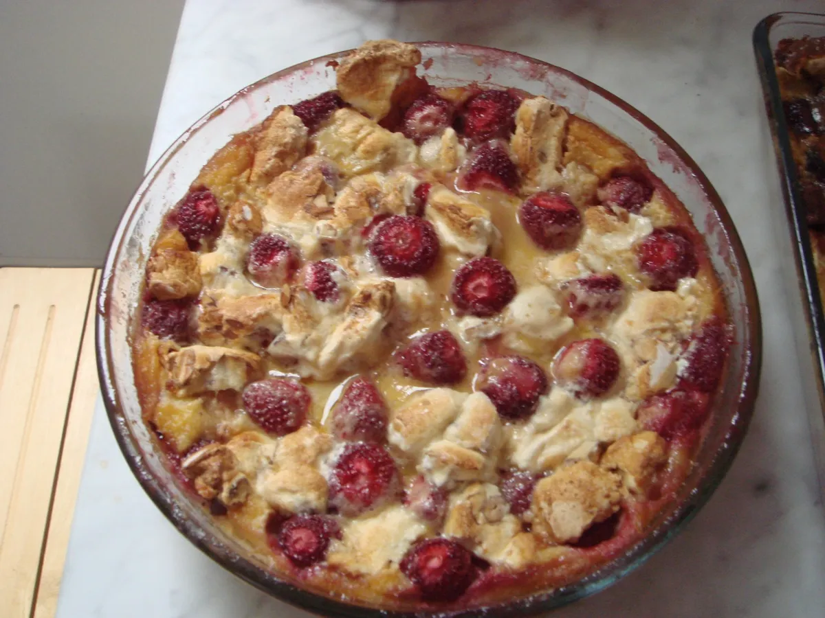 Clafoutis aux abricots, fraises et nougat blanc
