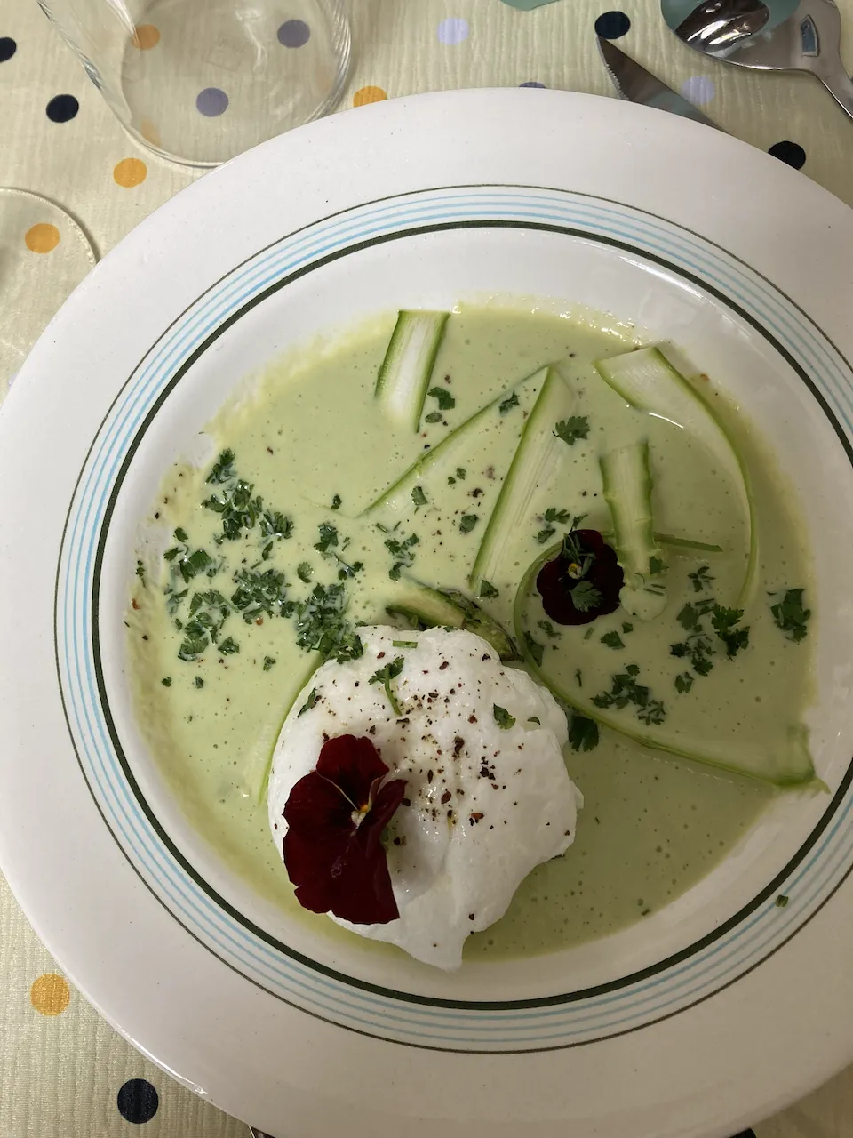 Île flottante à l'asperge verte