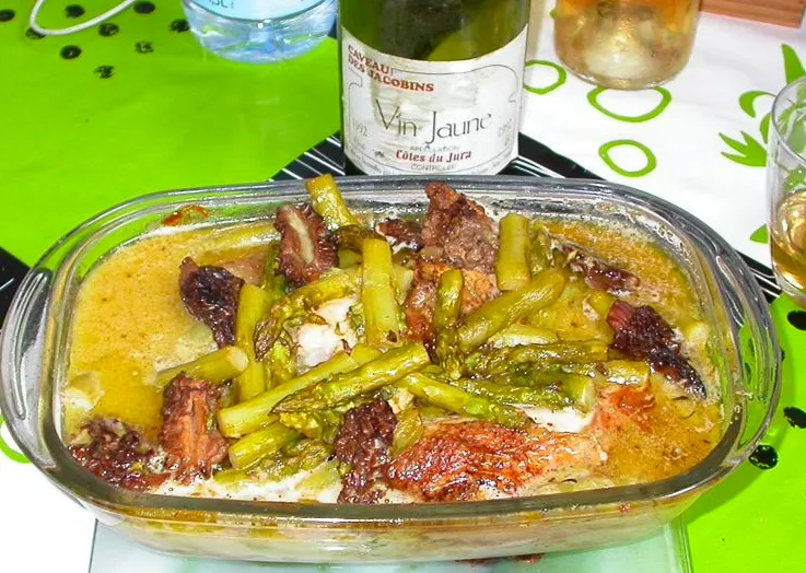 Poulet aux morilles et asperges au vin jaune