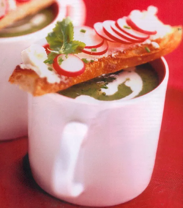 Soupe aux fânes de radis